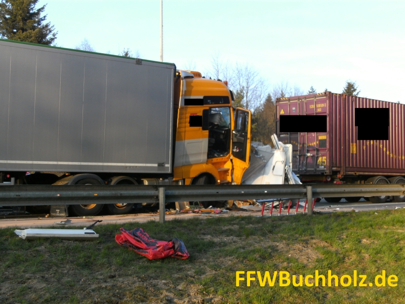 Karambolage mit drei LKW und Wohnmobil auf der A61 bei Autobahnausfahrt Boppard/Buchholz