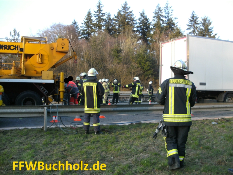 Karambolage mit drei LKW und Wohnmobil auf der A61 bei Autobahnausfahrt Boppard/Buchholz